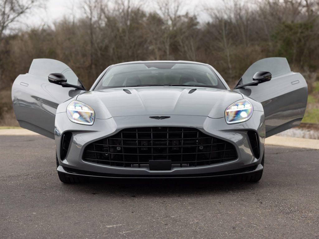 Used 2025 Aston Martin V8 Vantage Coupe image 13