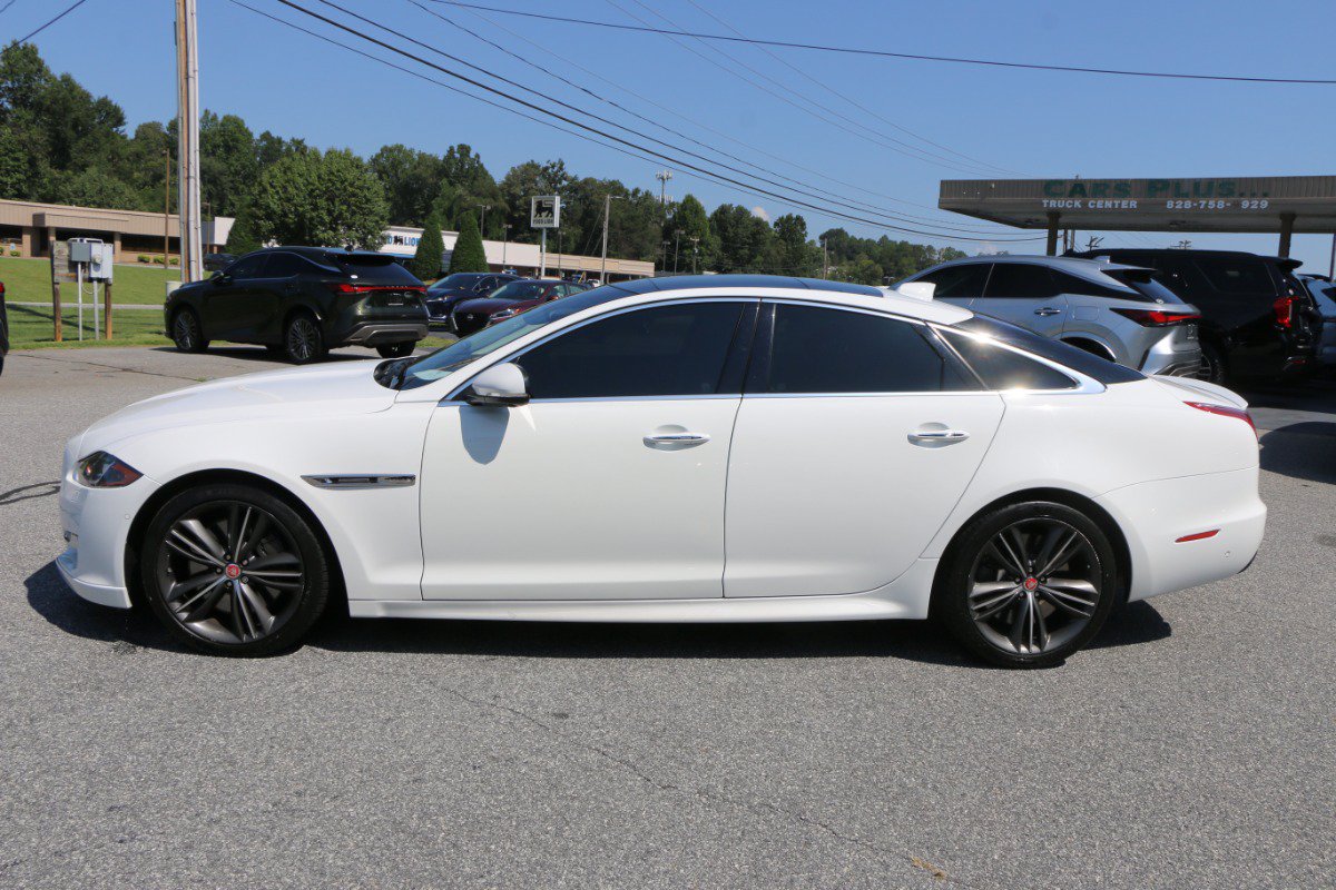 Used 2018 Jaguar XJ Supercharged RWD image 2