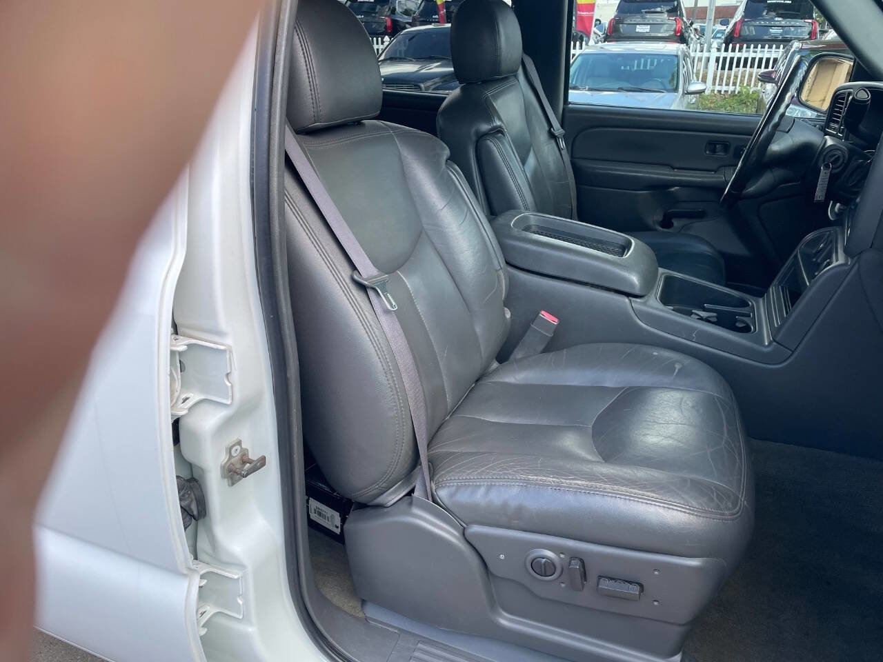 Used 2006 Chevrolet Silverado 2500 LT w/ Heavy-Duty Power Package image 10