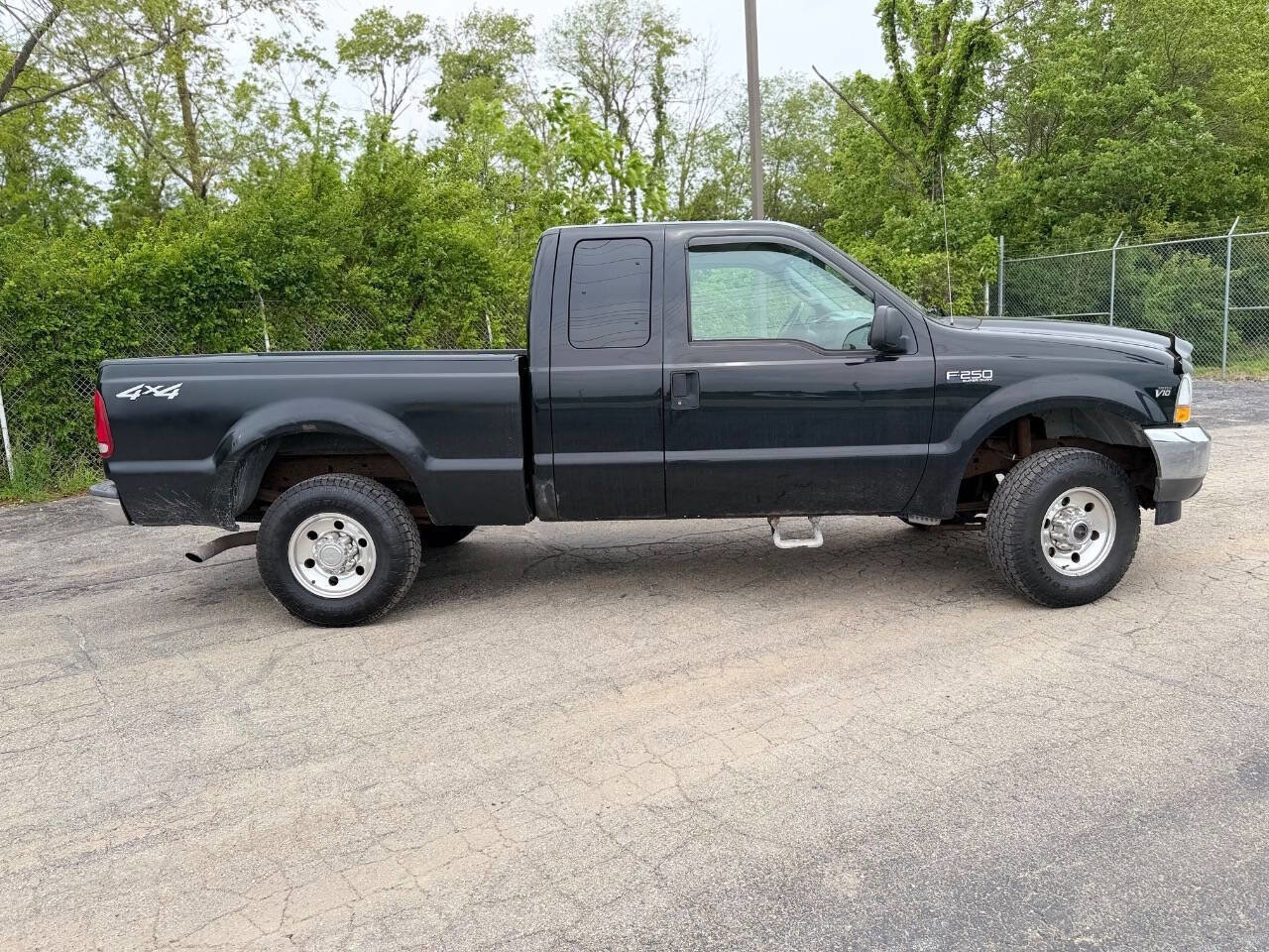 Used 2004 Ford F250 XLT AWD/4WD image 2
