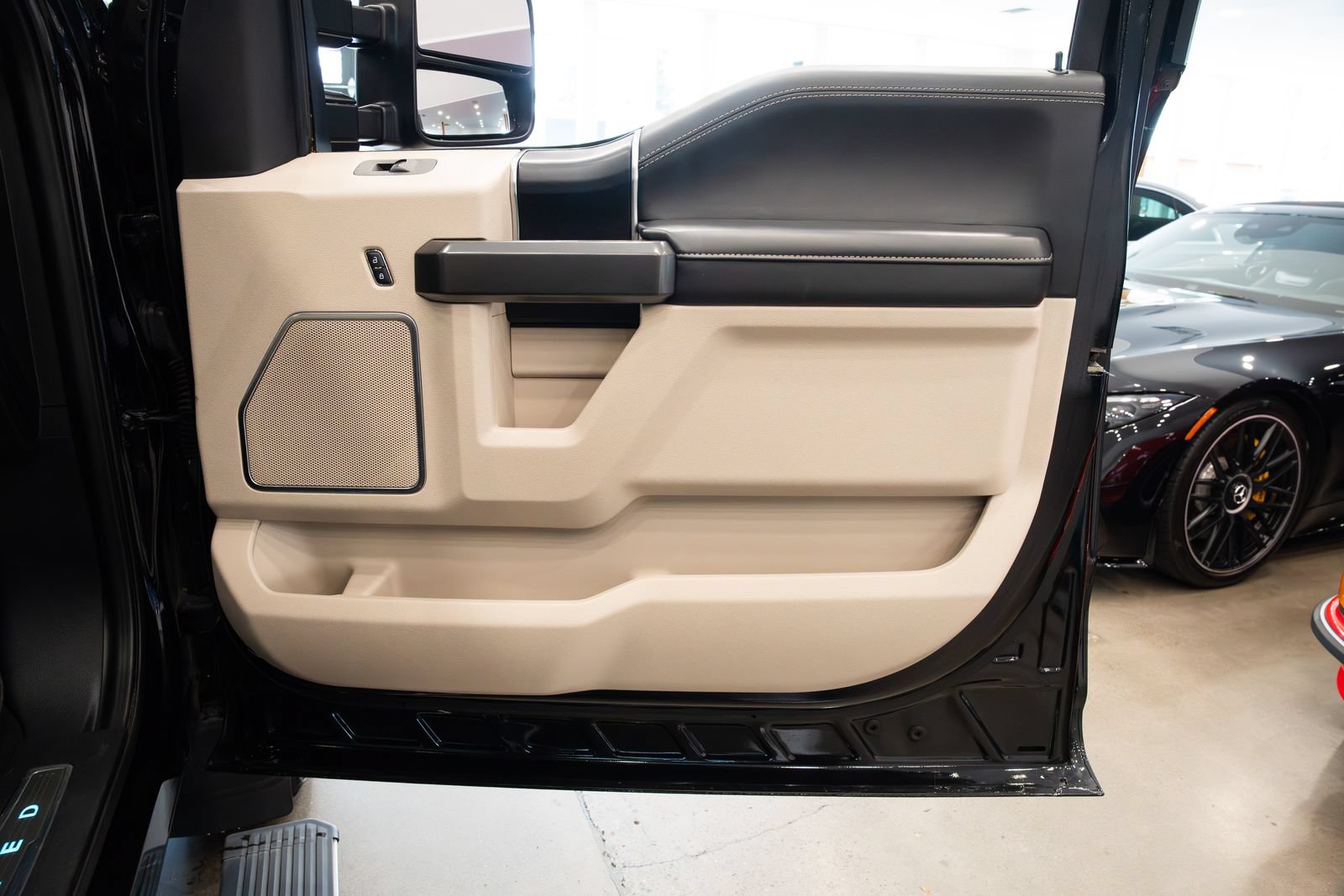 Used 2021 Ford F350 Limited w/ FX4 Off-Road Package AWD/4WD image 25