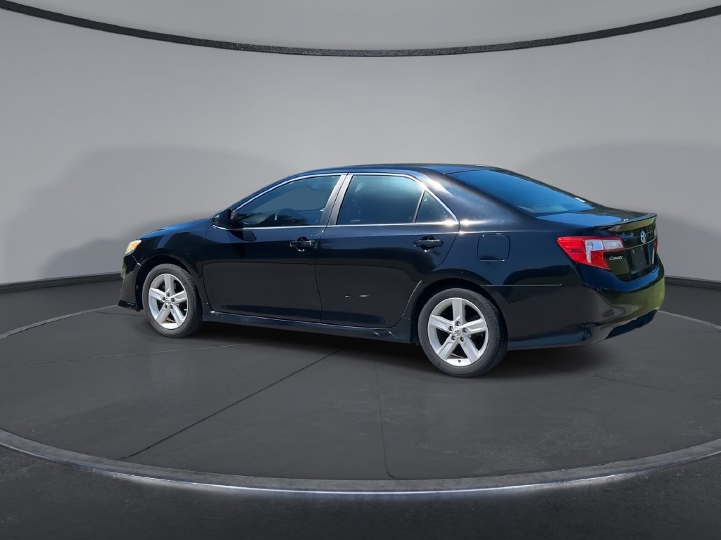 Used 2014 Toyota Camry SE FWD image 6