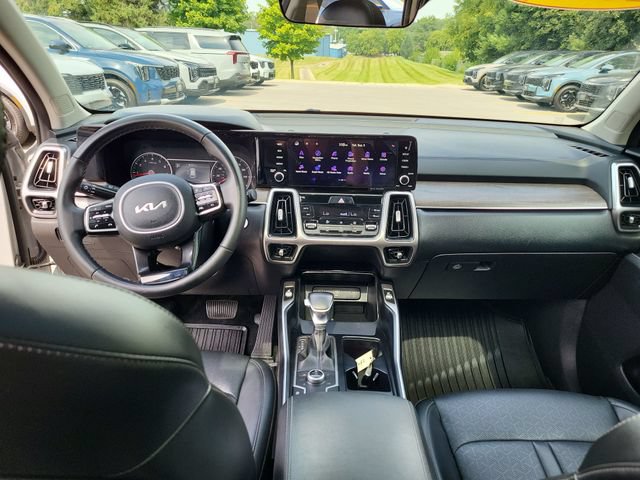 Certified 2022 Kia Sorento S w/ Panoramic Sunroof Package AWD/4WD image 20