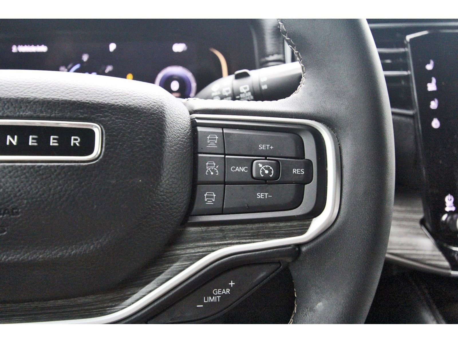 Used 2023 Jeep Wagoneer Series III w/ Preferred Equipment Group AWD/4WD image 25