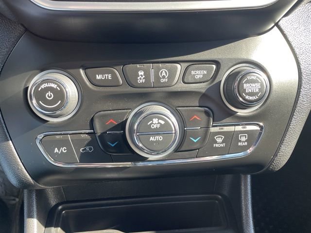 Used 2020 Jeep Cherokee Trailhawk w/ Comfort & Convenience Group AWD/4WD image 24