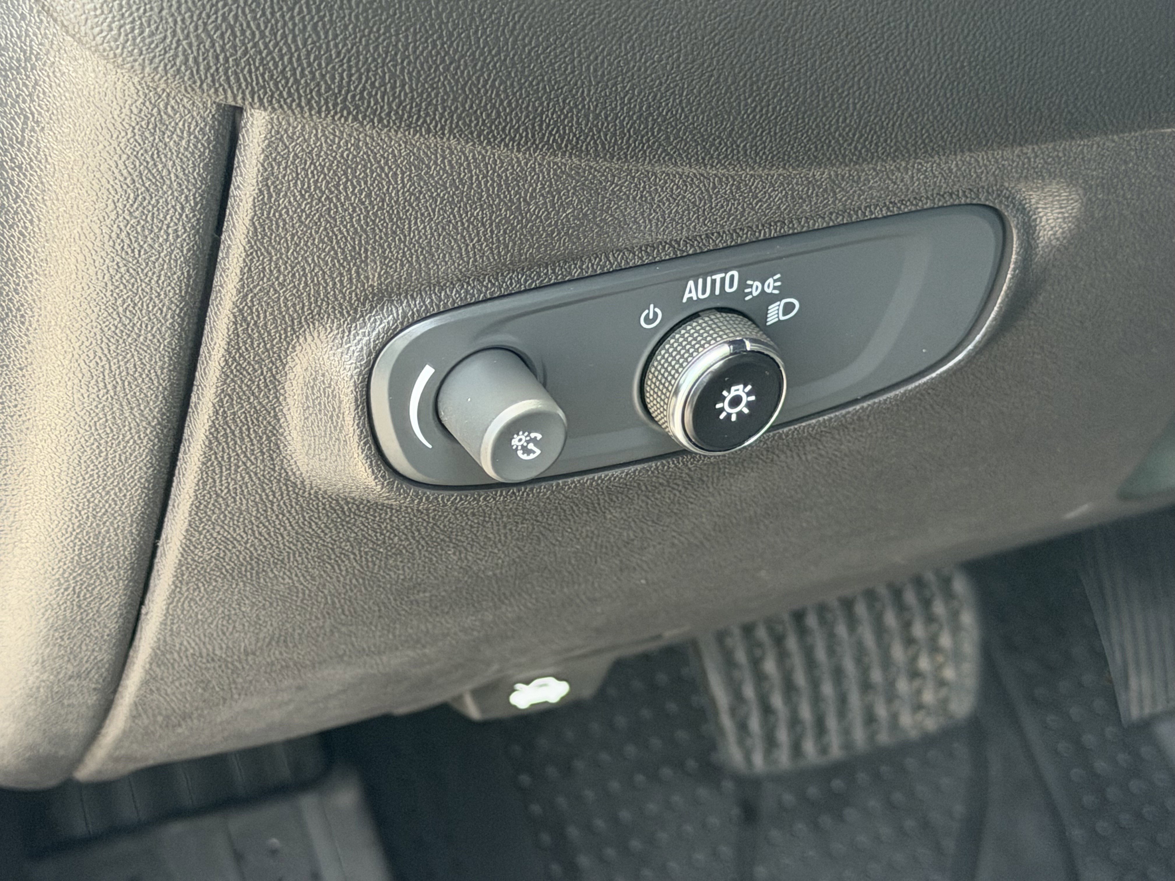 Used 2023 Chevrolet Equinox RS w/ LPO, Floor Liner Package FWD image 26