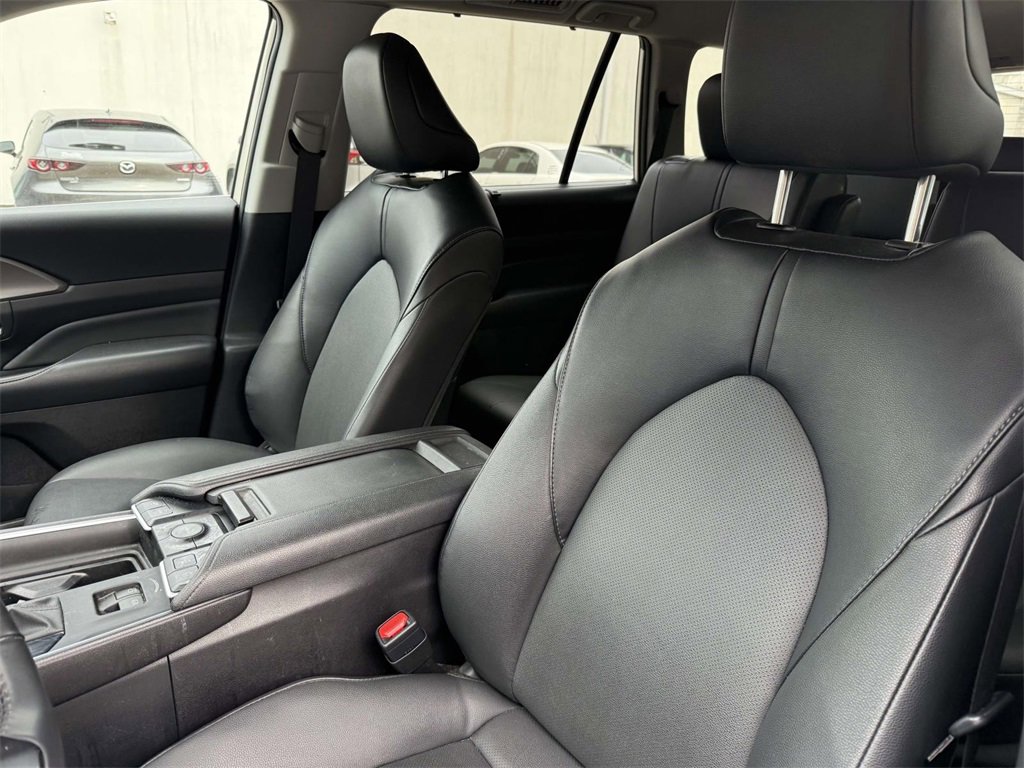 Used 2024 Toyota Grand Highlander XLE image 15