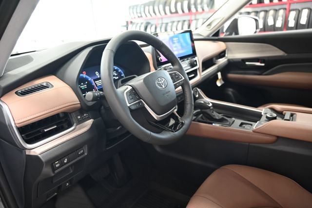 Certified 2026 Toyota Grand Highlander AWD image 25