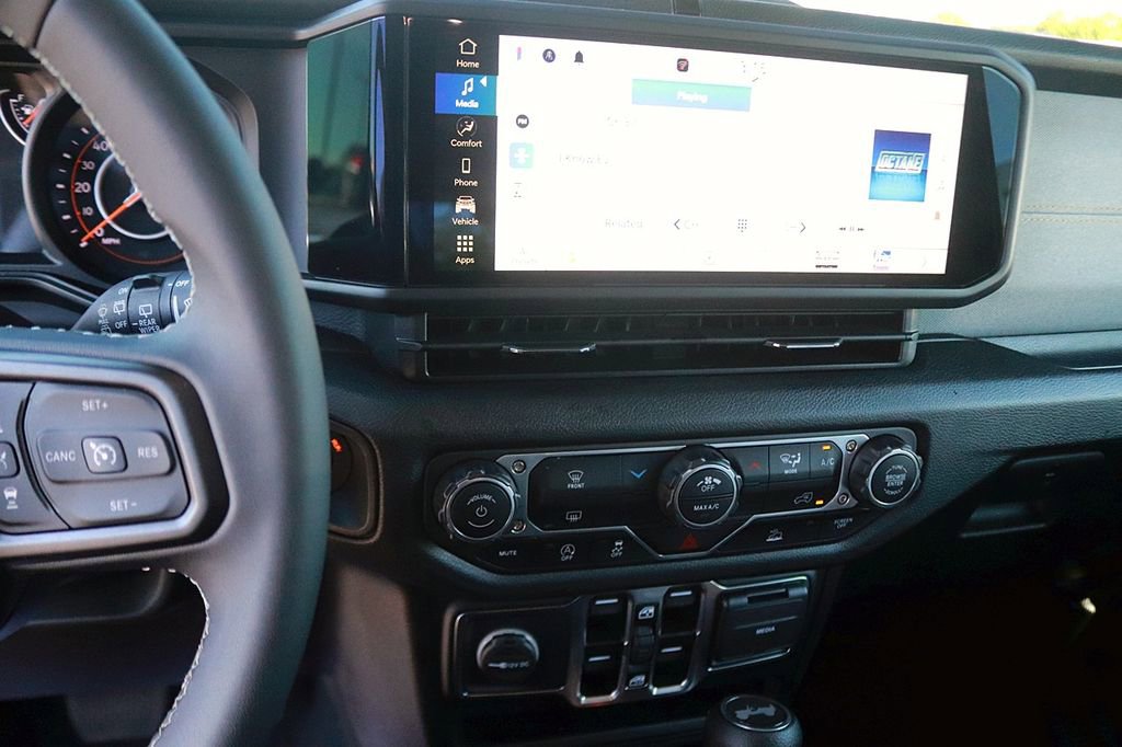 Used 2025 Jeep Wrangler Unlimited Sport AWD/4WD image 19