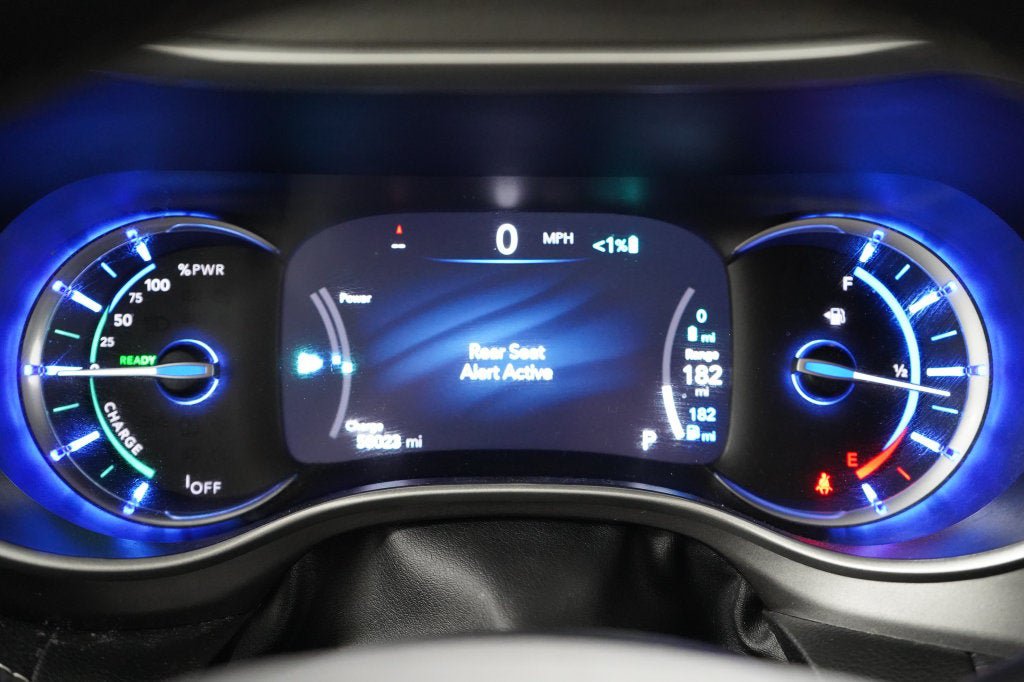 Used 2024 Chrysler Pacifica Limited FWD image 16