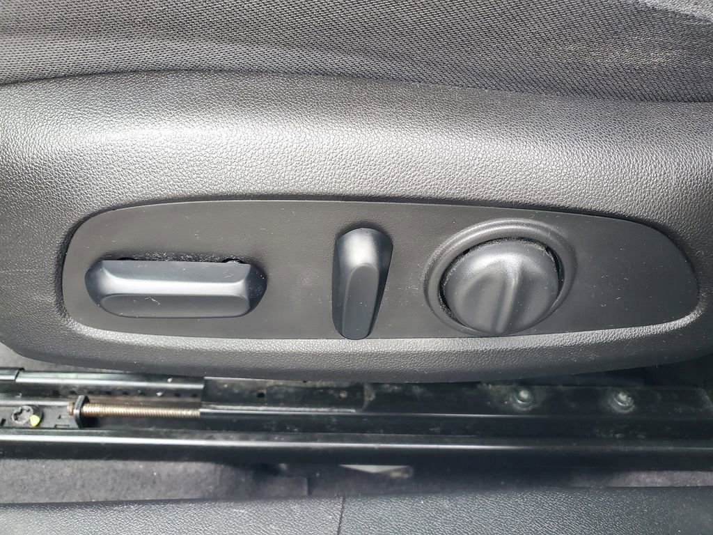 Used 2017 Chevrolet Malibu LT FWD image 7