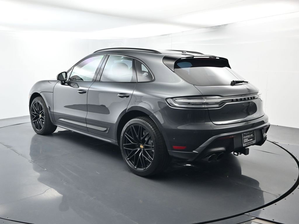 Certified 2025 Porsche Macan GTS image 3