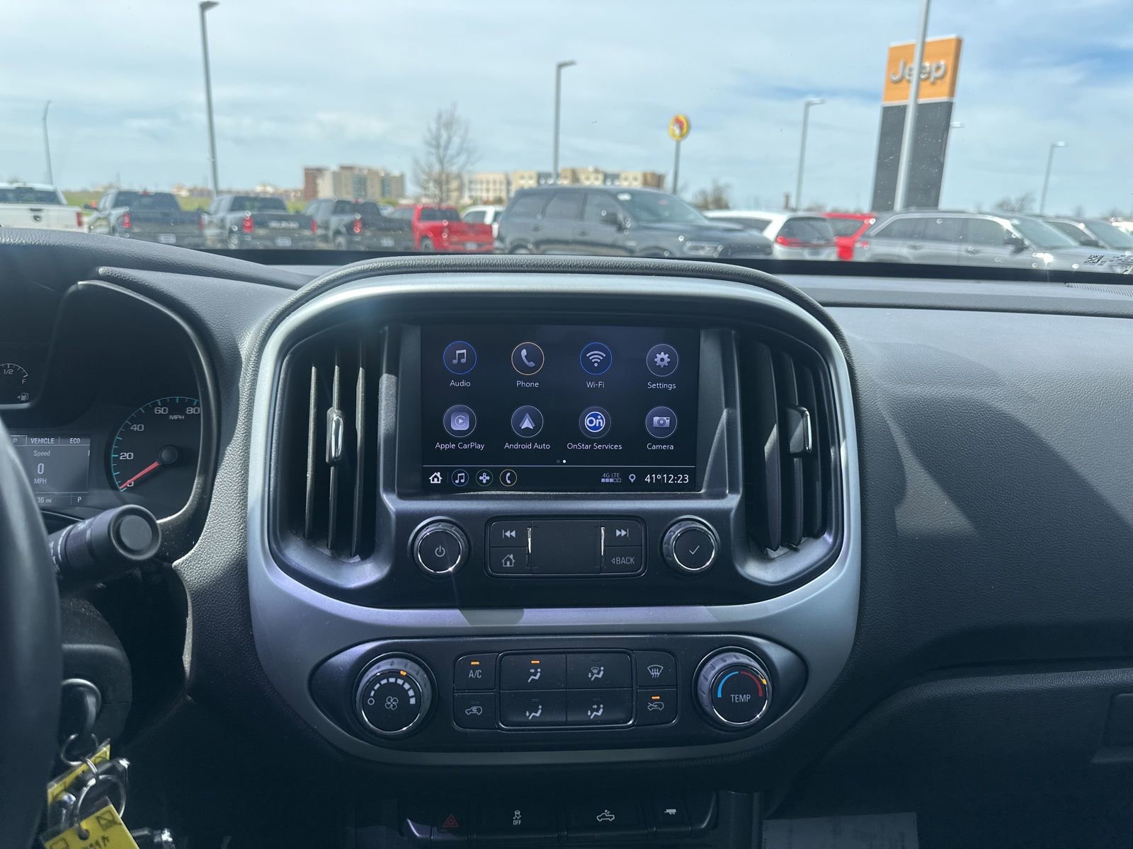 Used 2022 Chevrolet Colorado LT w/ Chrome Appearance Package image 12