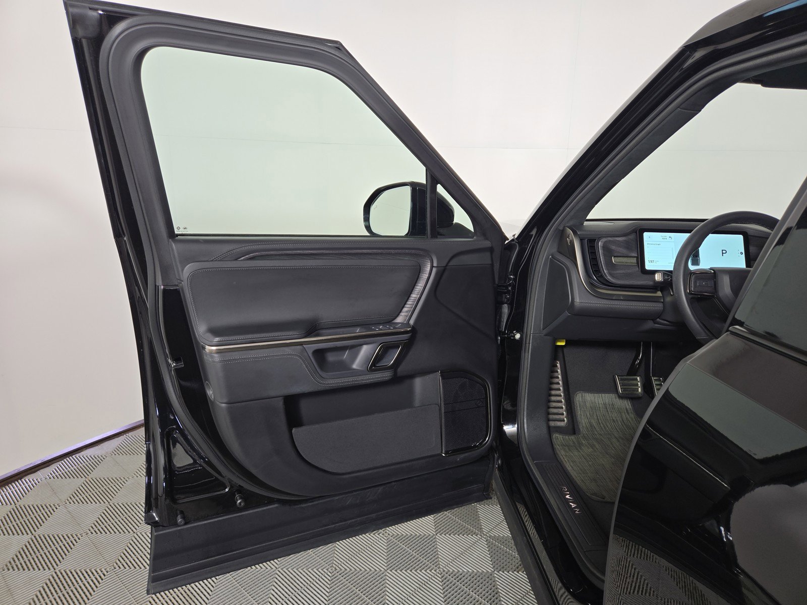 Used 2024 Rivian R1T Adventure AWD/4WD image 16