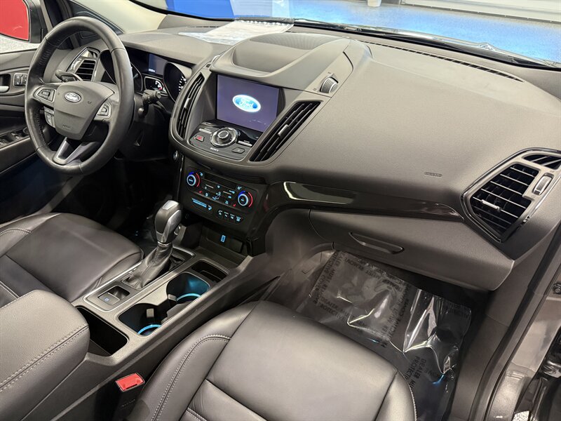 Used 2019 Ford Escape Titanium AWD/4WD image 43
