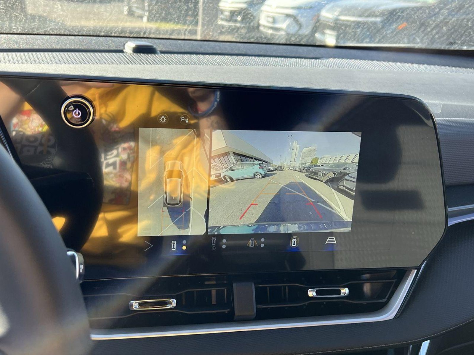 New 2025 Chevrolet Equinox LT w/ Safety and Technology Package image 13