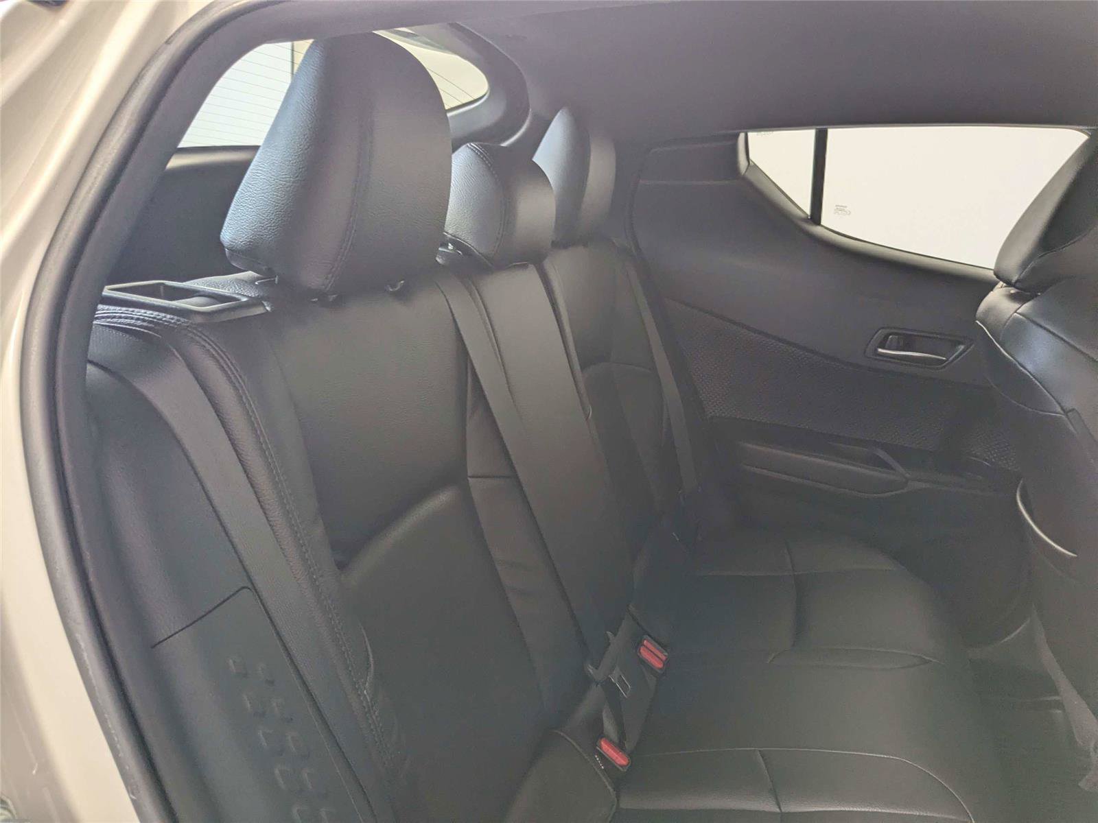 Used 2020 Toyota C-HR XLE FWD image 27