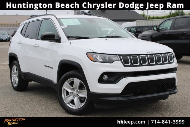Used 2022 Jeep Compass Latitude image 1