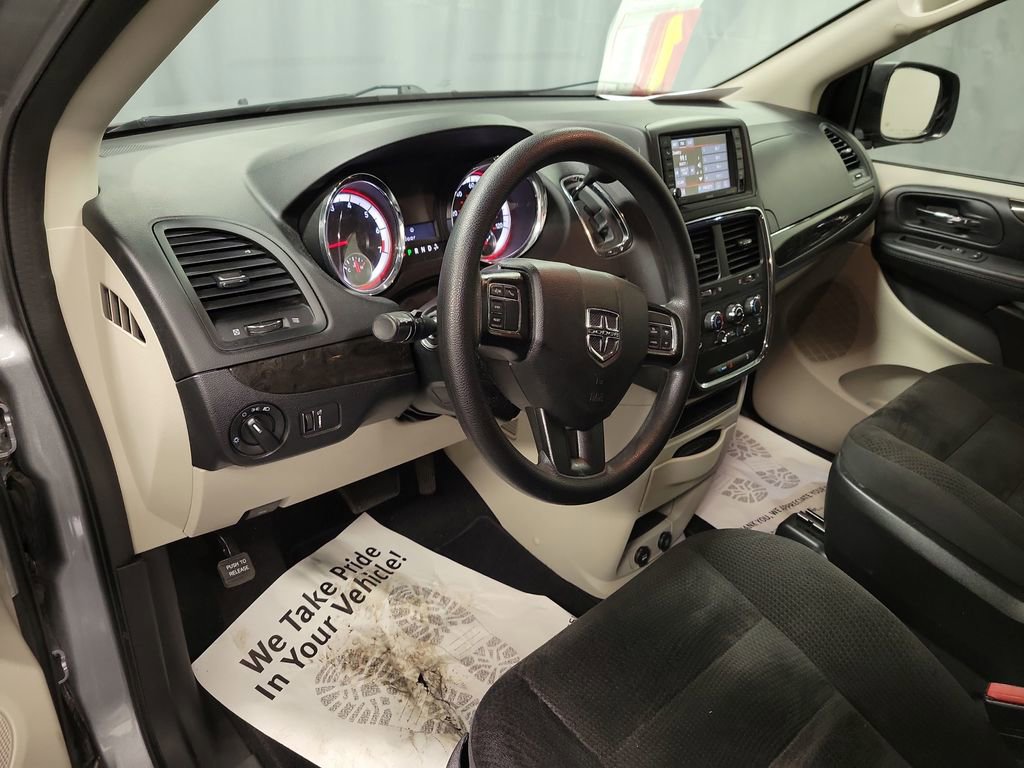 Used 2019 Dodge Grand Caravan SE w/ UConnect Hands-Free Group image 14