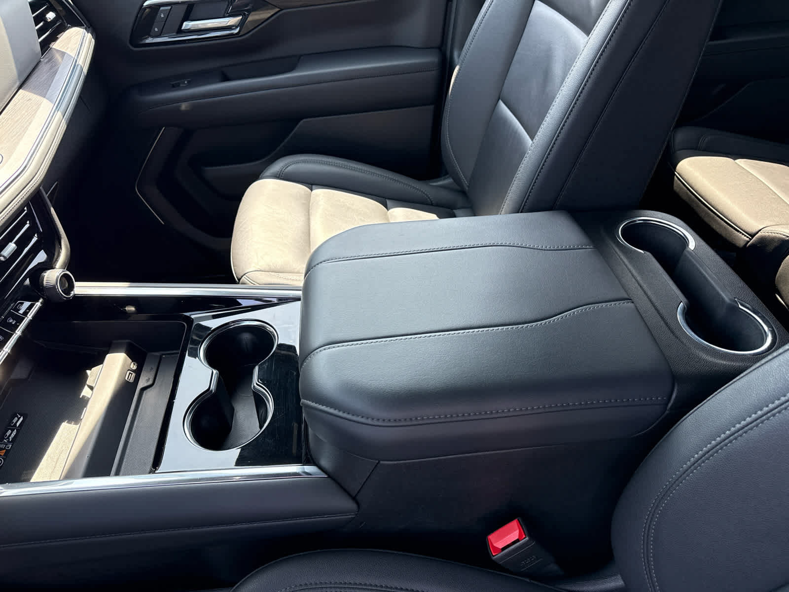 Certified 2025 Chevrolet Tahoe LT AWD/4WD image 21
