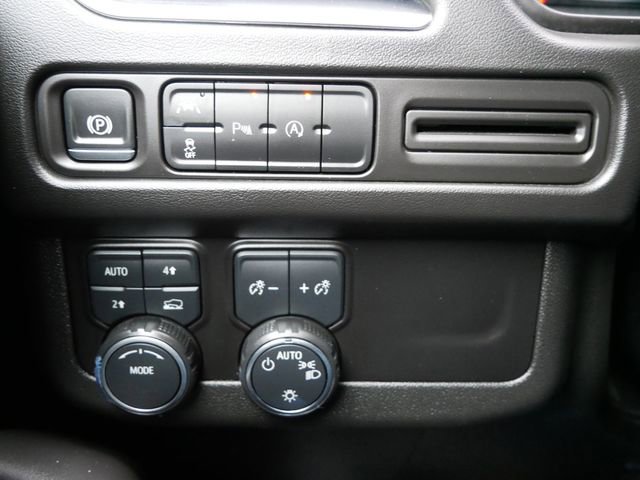 Used 2024 Chevrolet Suburban LT image 21