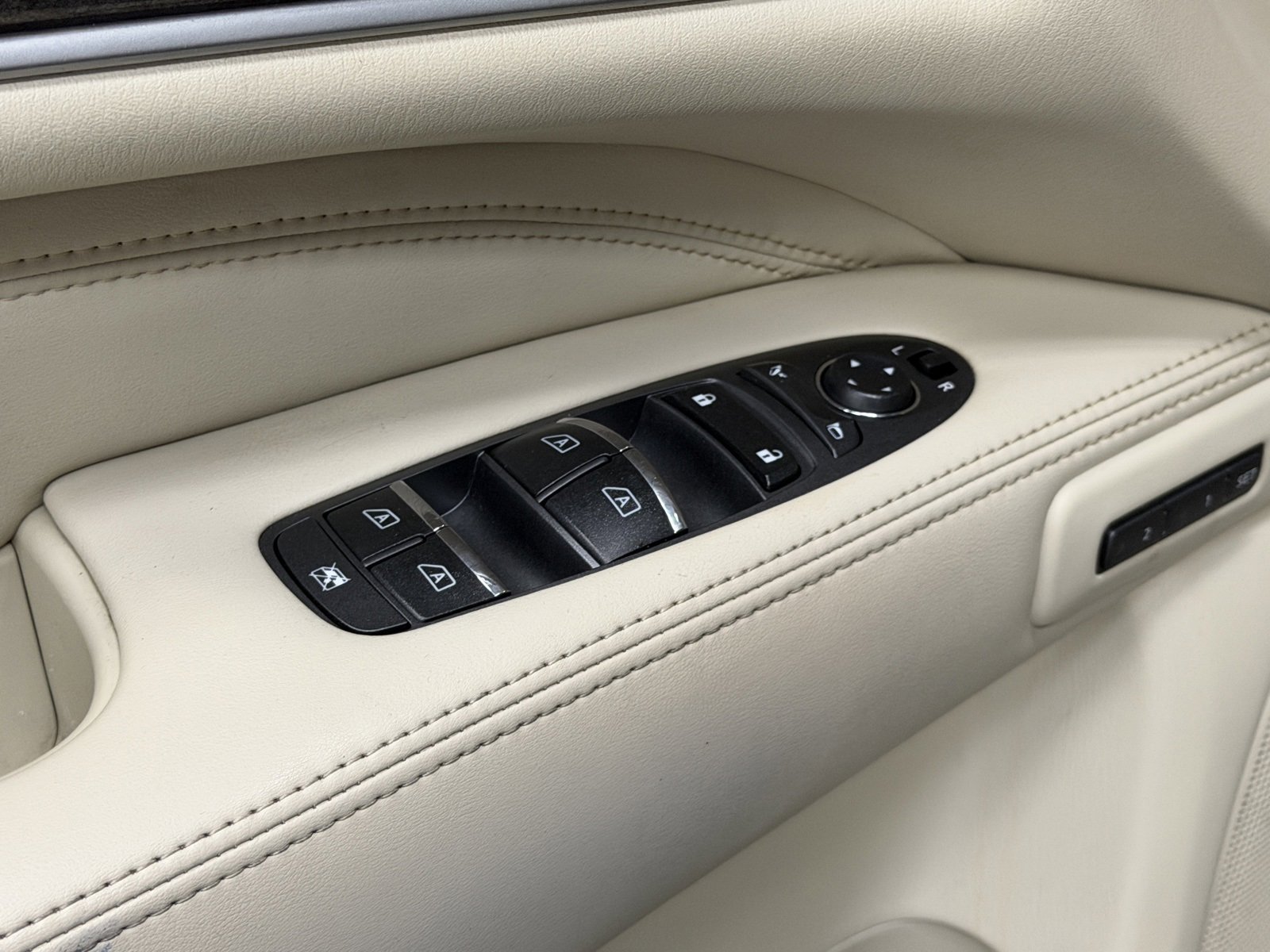 Used 2013 INFINITI JX35 Base w/ Premium Pkg image 21