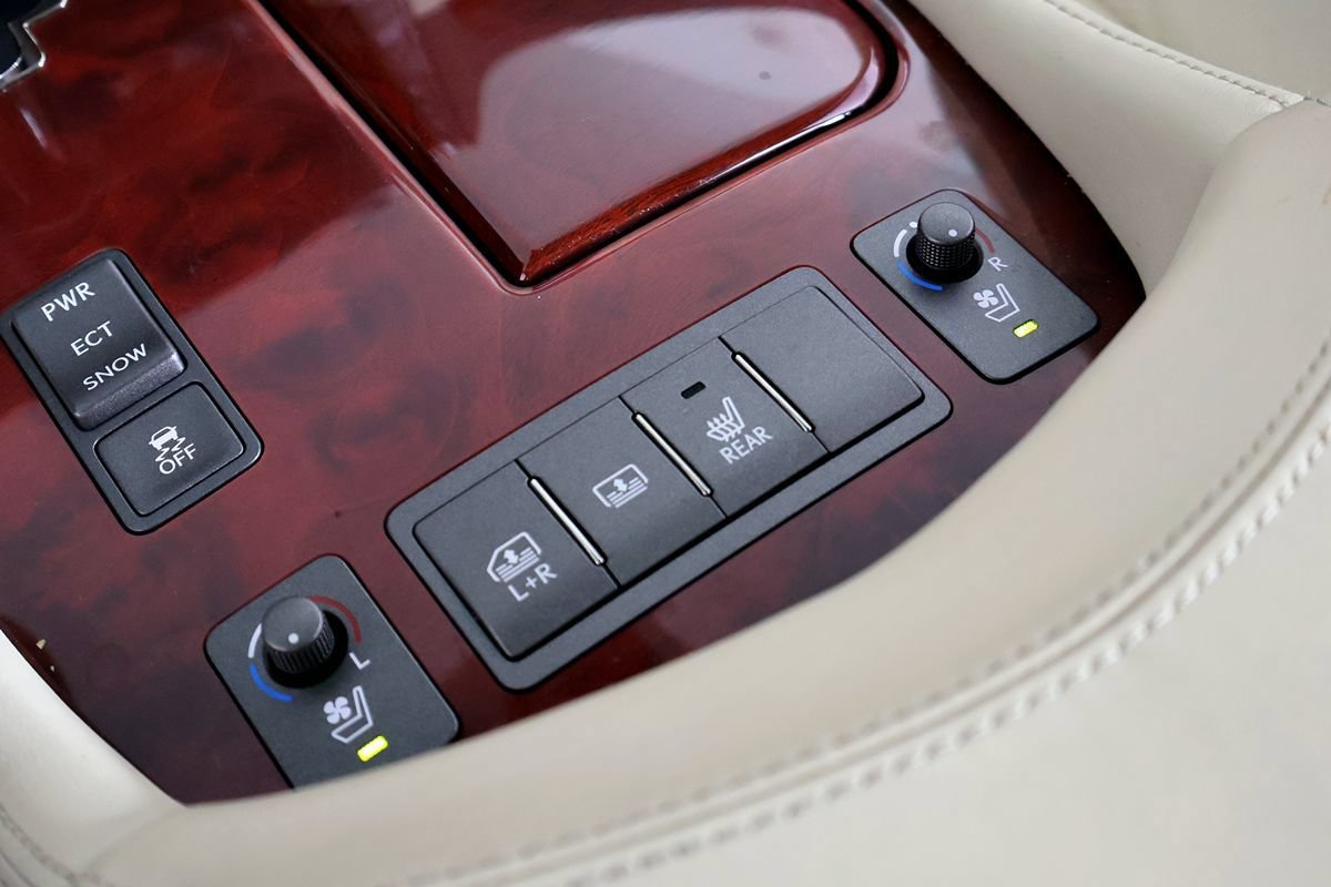 Used 2011 Lexus LS 460 L w/ Luxury Pkg AWD/4WD image 39