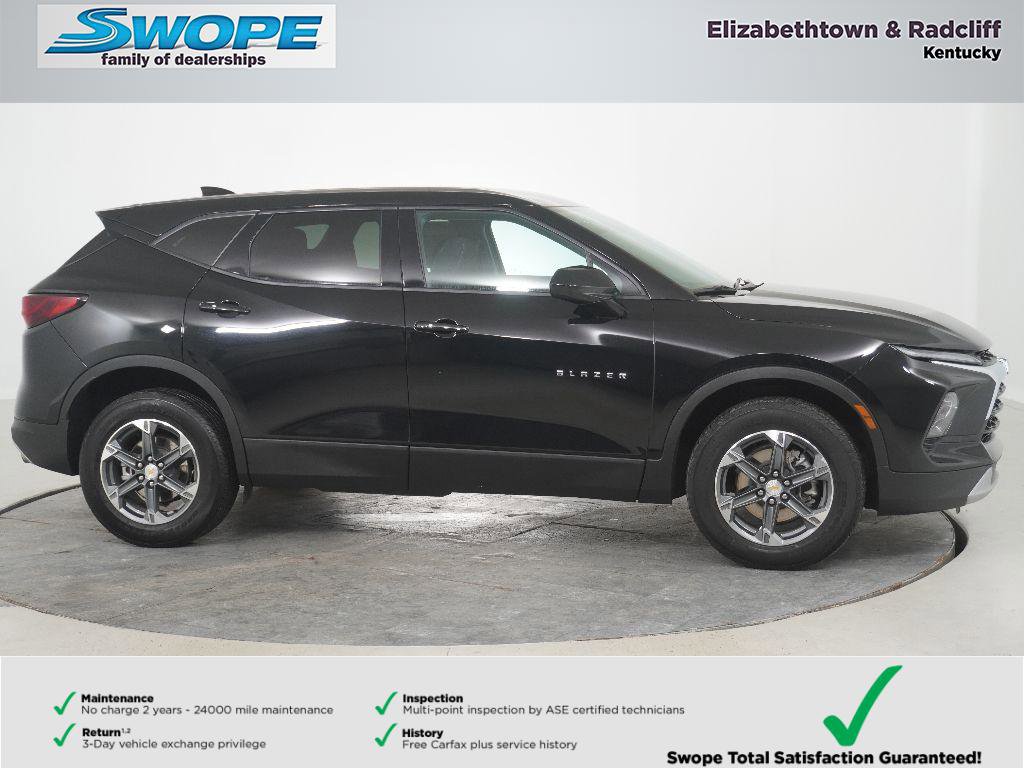 Used 2025 Chevrolet Blazer LT image 2