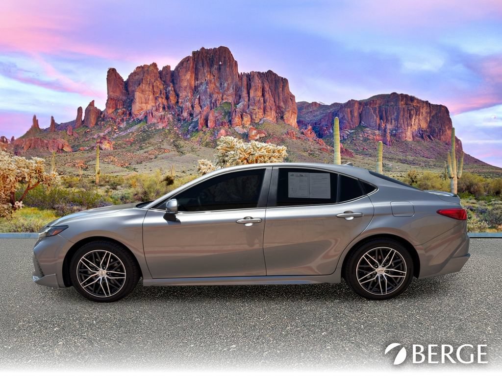 Used 2025 Toyota Camry XSE FWD image 3