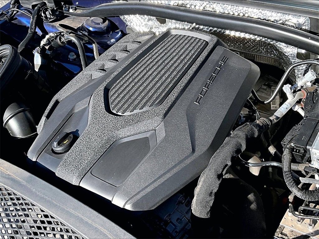 Used 2024 Porsche Macan Turbo image 24