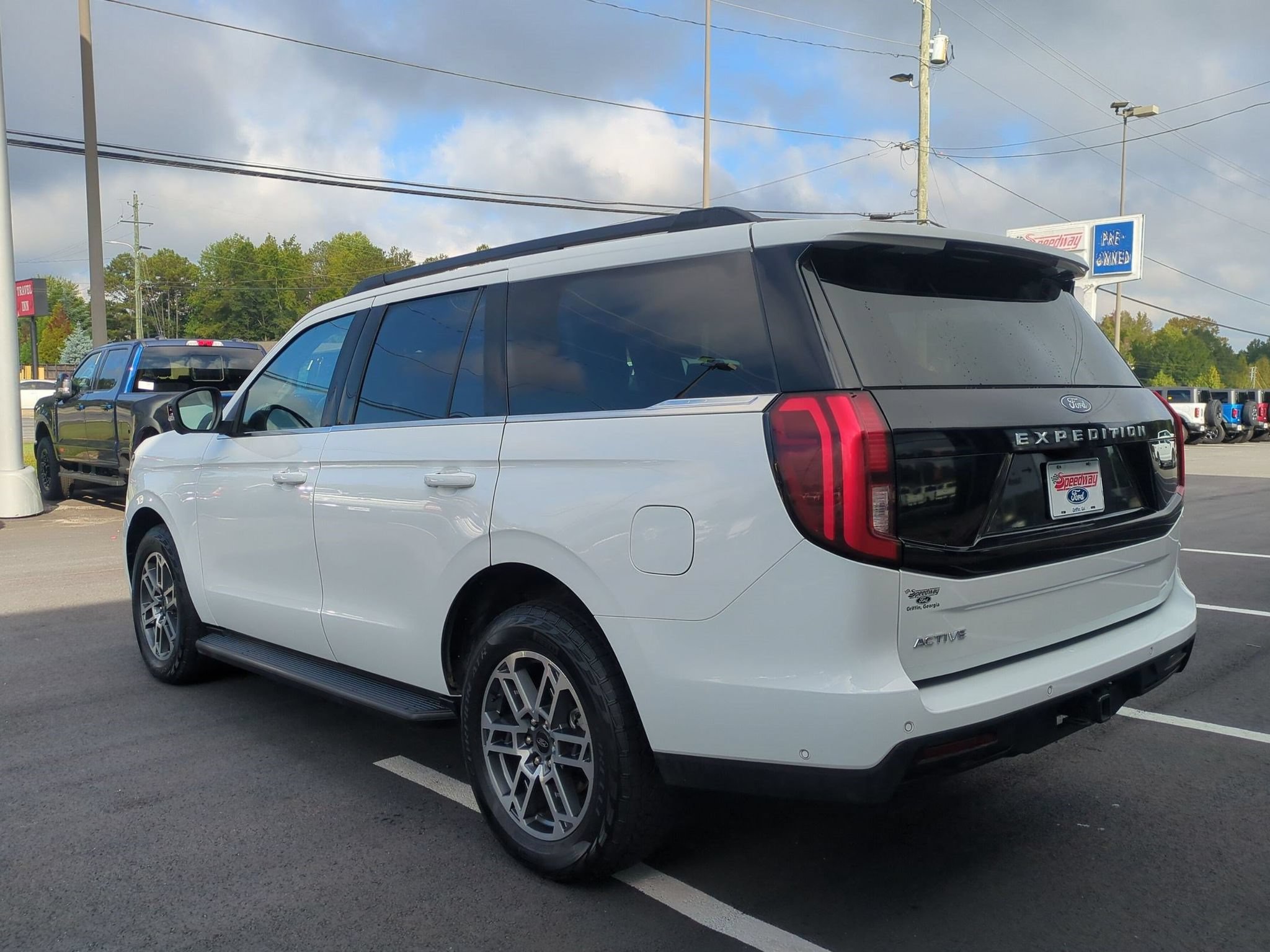 Certified 2025 Ford Expedition Active AWD/4WD image 9