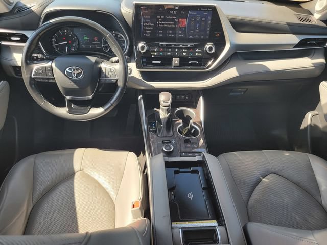 Used 2021 Toyota Highlander Platinum AWD/4WD image 16