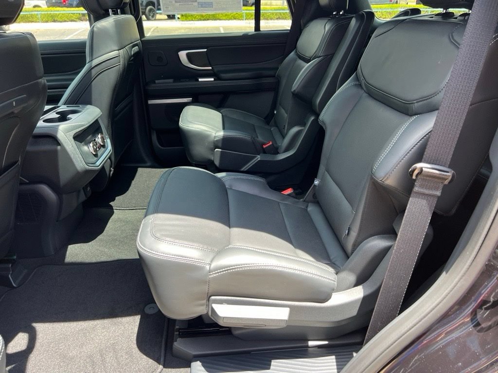 New 2027 Ford Expedition Platinum w/ Stealth Appearance Package RWD image 14