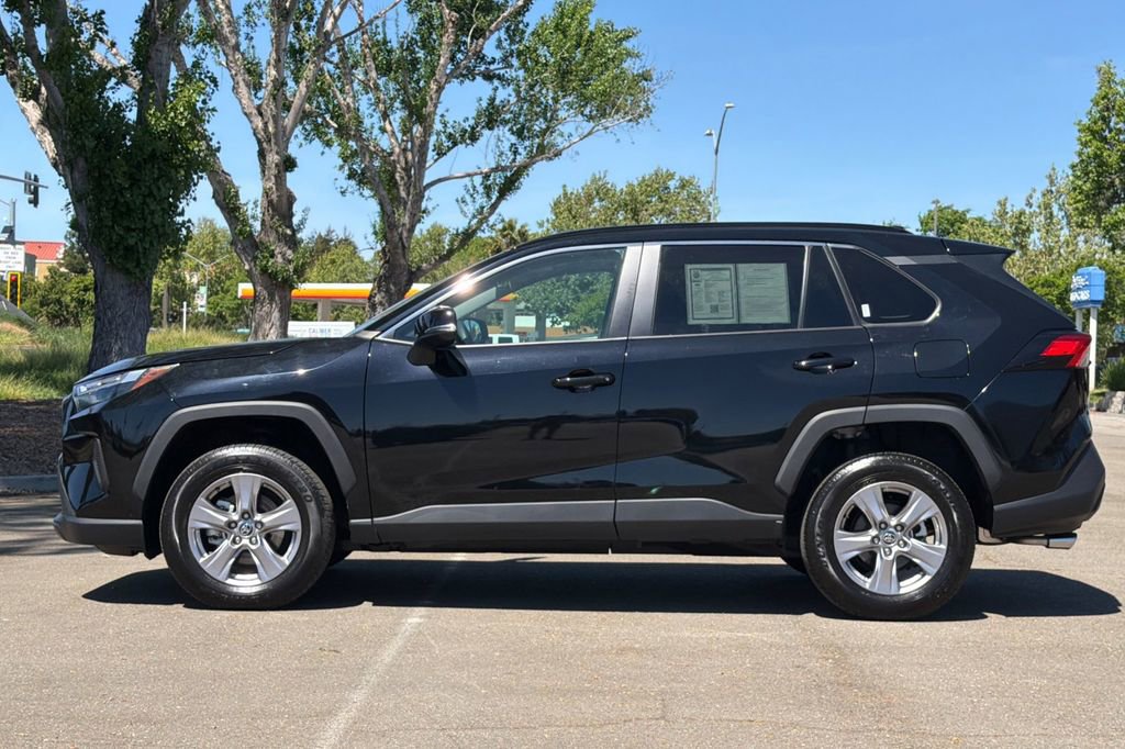Used 2024 Toyota RAV4 XLE w/ Convenience Package image 7