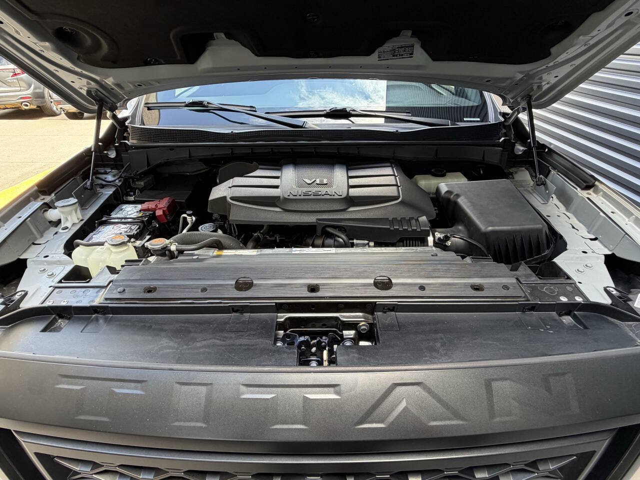 Used 2022 Nissan Titan PRO-4X w/ Pro-4x Convenience Package AWD/4WD image 39