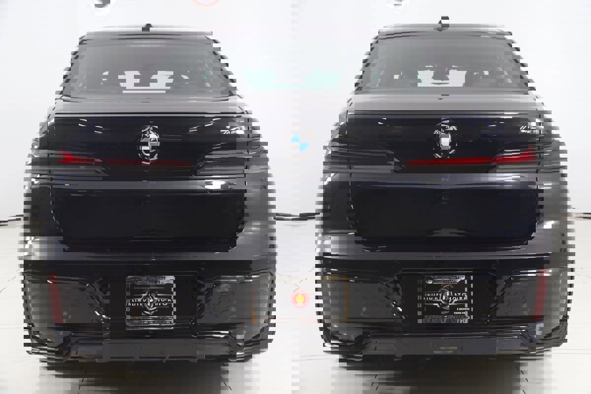 Used 2023 BMW 740i w/ Parking Assistance Package image 63