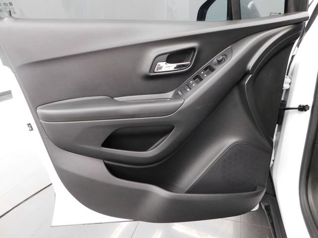 Used 2022 Chevrolet Trax LS w/ Tint and Cruise Package image 19