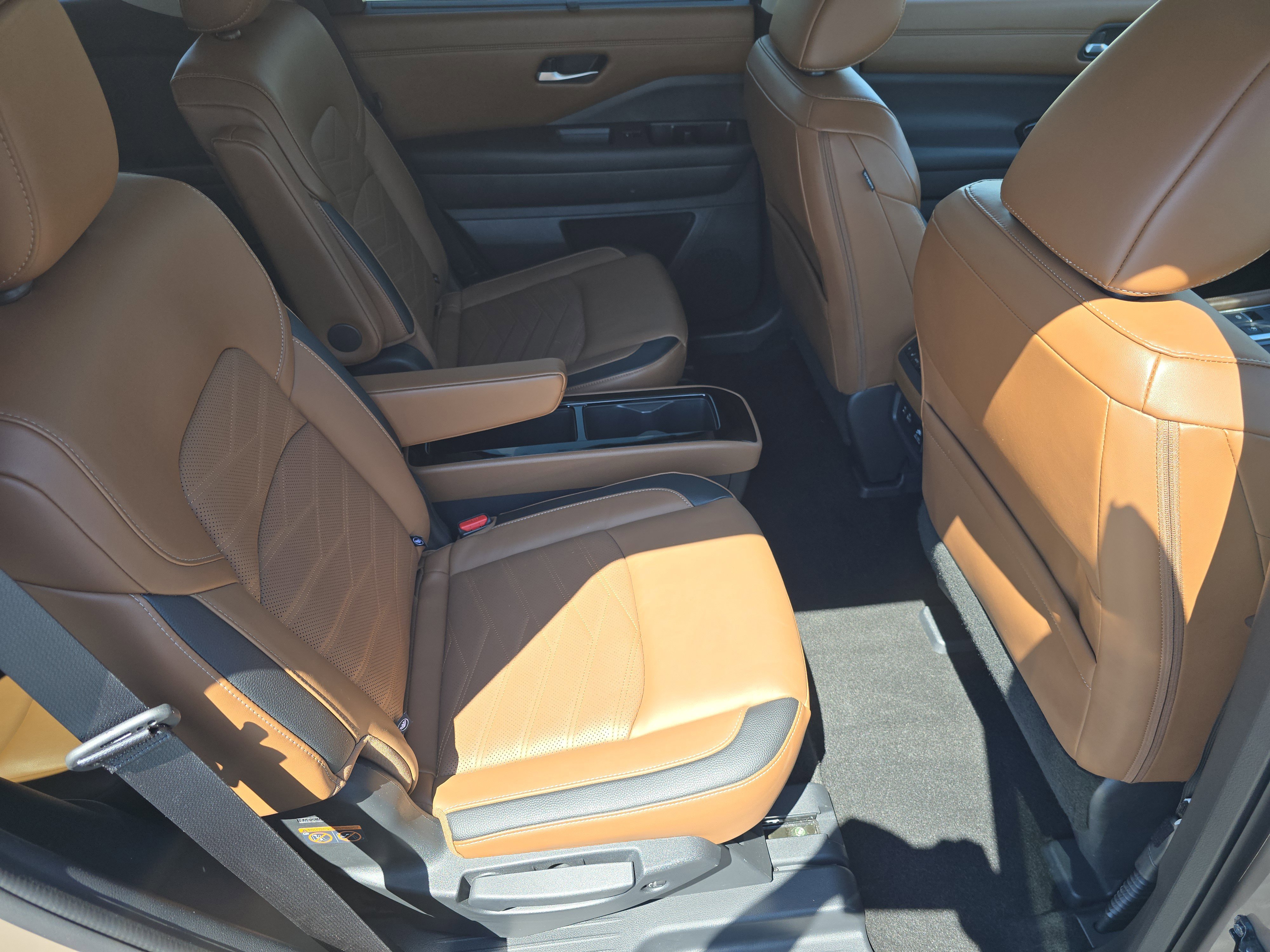 Used 2024 Nissan Pathfinder Platinum image 31