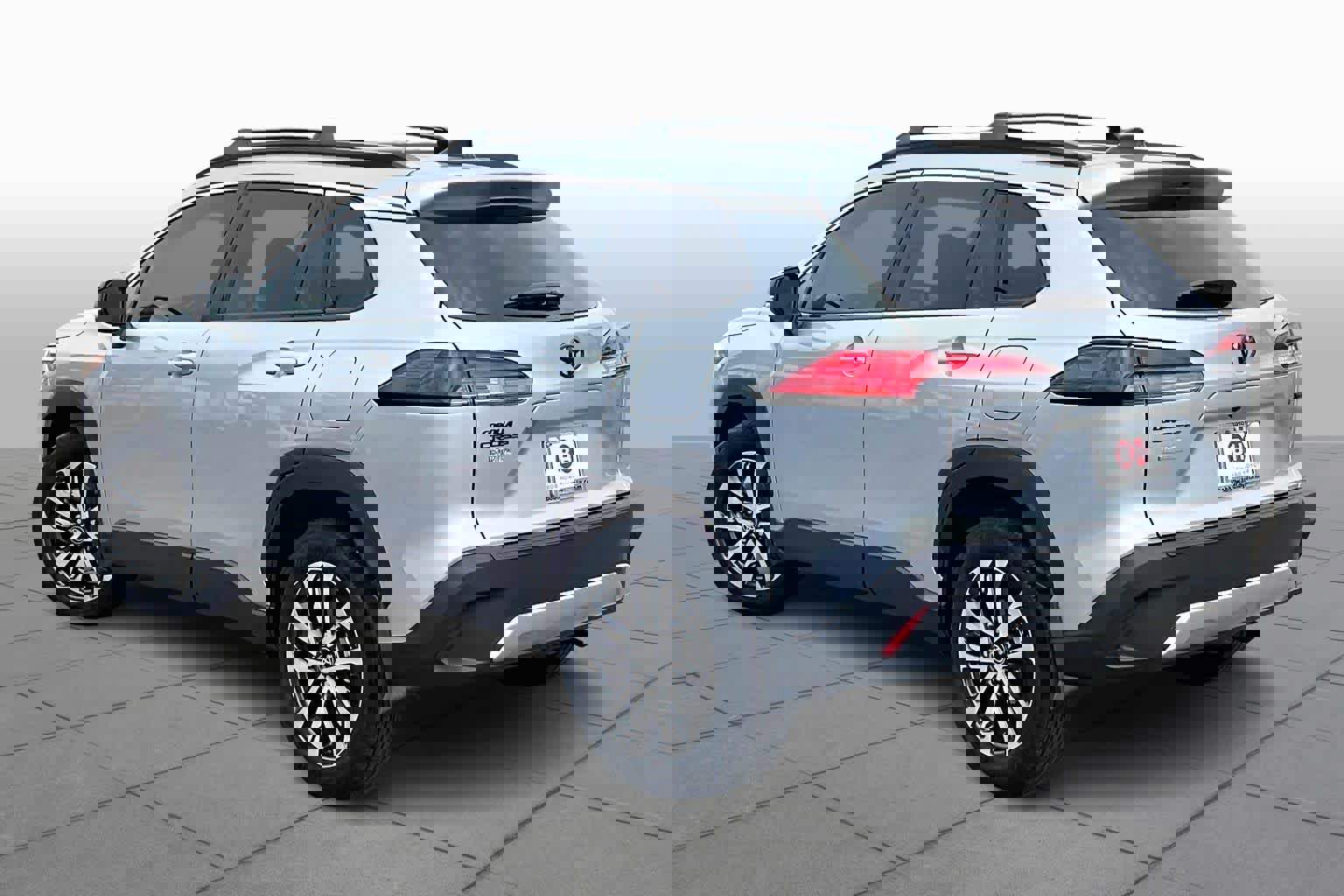 Used 2025 Toyota Corolla Cross XLE w/ Convenience Package image 12