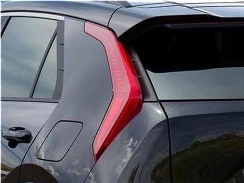 New 2025 Kia Niro EX image 92