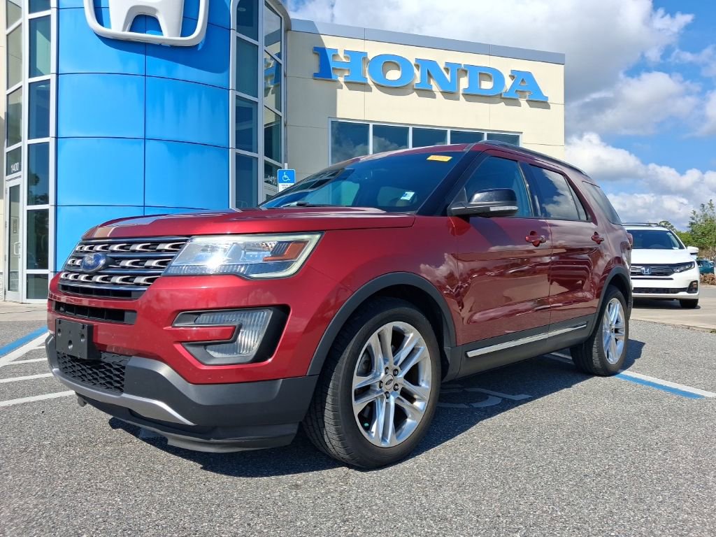 Used 2016 Ford Explorer XLT w/ Equipment Group 202A FWD image 1