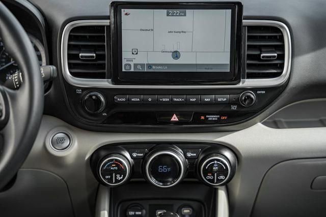 Used 2021 Hyundai Venue SEL w/ Premium Package image 17