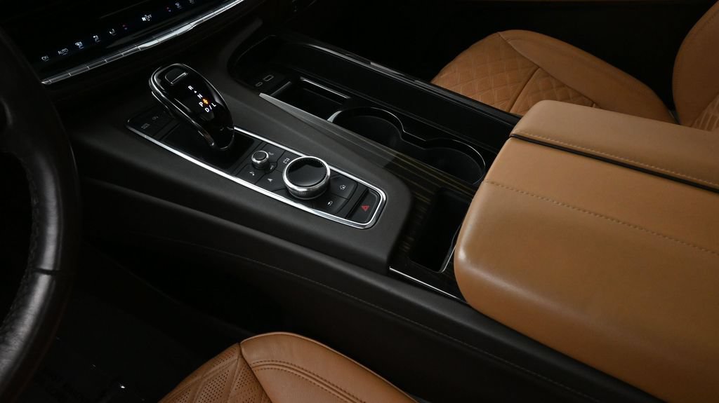 Certified 2024 Cadillac Escalade Premium Luxury w/ Performance Package AWD/4WD image 23