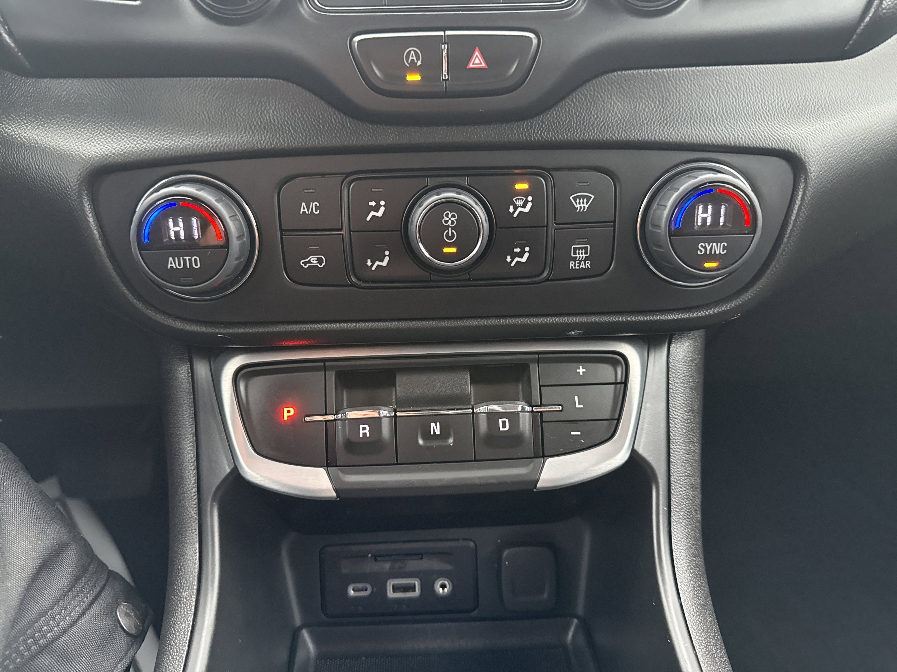 Used 2022 GMC Terrain SLE w/ Driver Convenience Package image 21