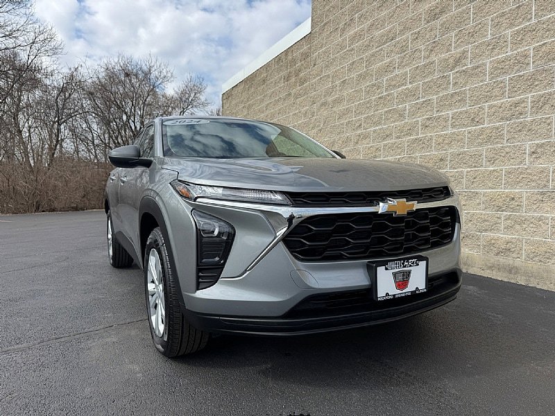Used 2024 Chevrolet Trax LS w/ Driver Confidence Package FWD image 1