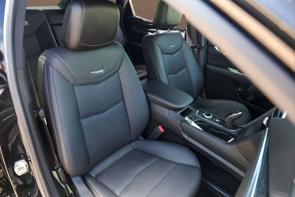 Certified 2022 Cadillac XT5 Premium Luxury w/ LPO, Floor Liner Package image 31