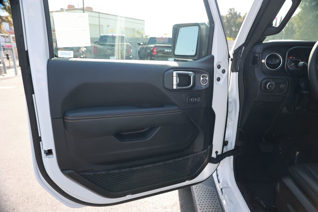 New 2026 Jeep Wrangler Unlimited Sahara AWD/4WD image 14