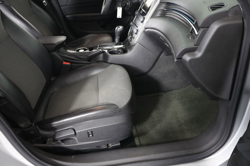 Used 2016 Chevrolet Malibu LT image 26