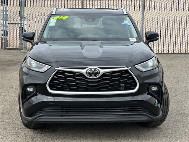 Used 2022 Toyota Highlander XLE image 2