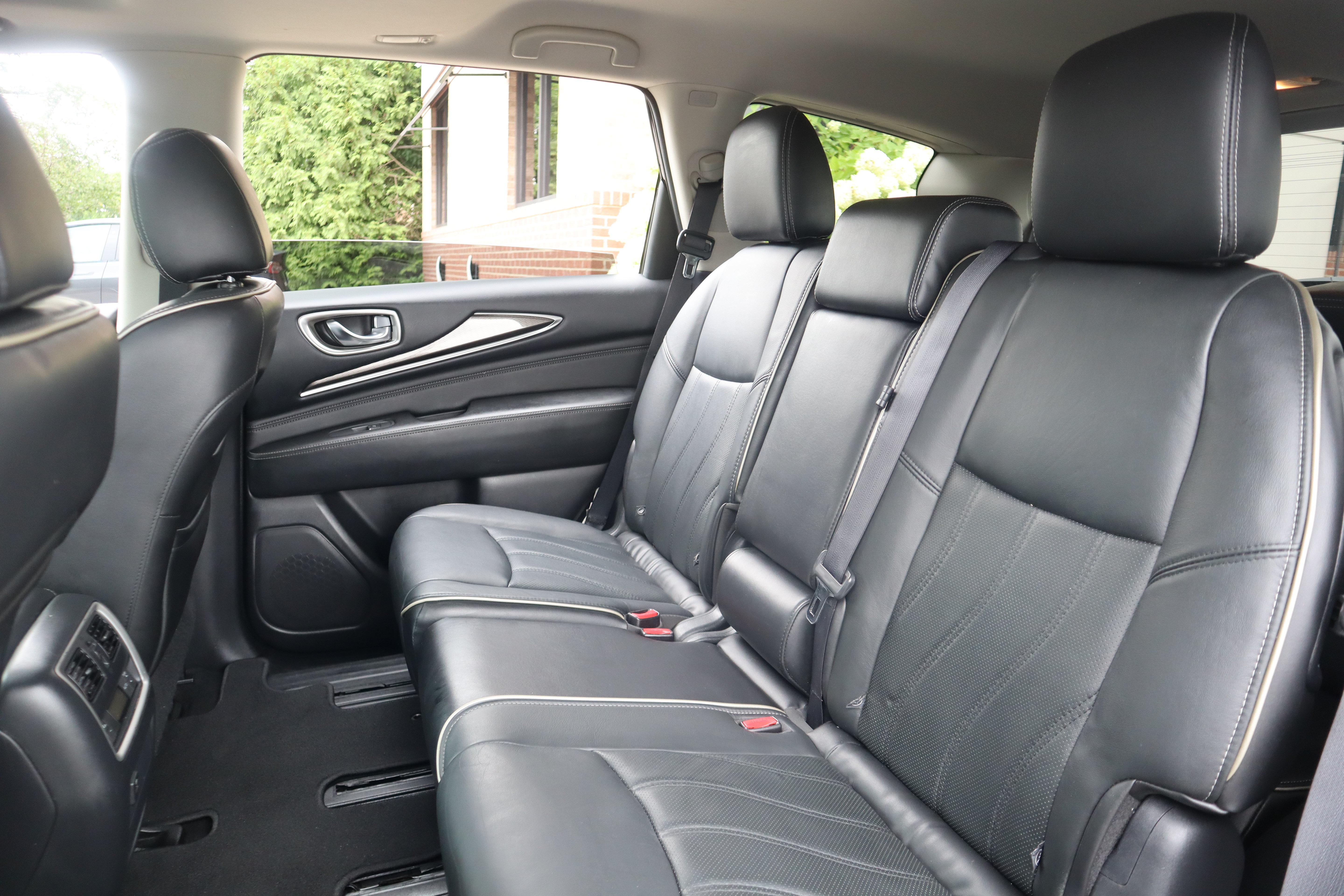 Used 2017 INFINITI QX60 Luxe w/ Premium Plus Package AWD/4WD image 30